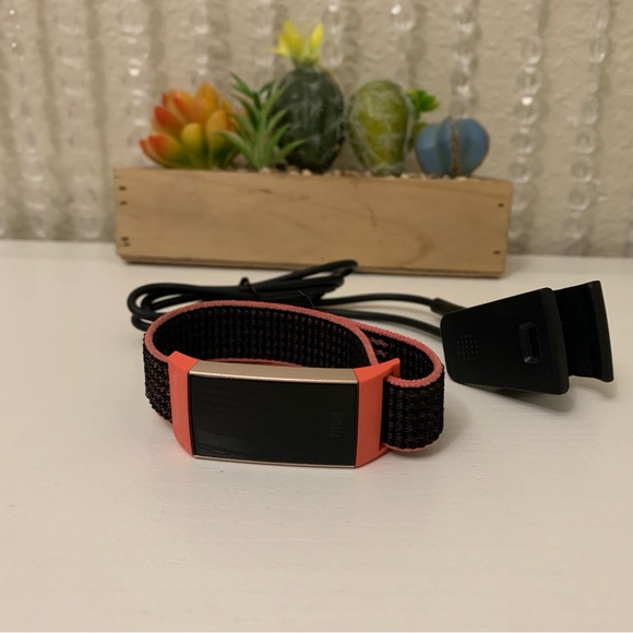 FITBIT - Picture 3 of 3